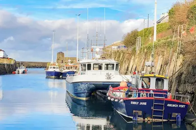 Image de 2 chambres à coucher à Amlwch