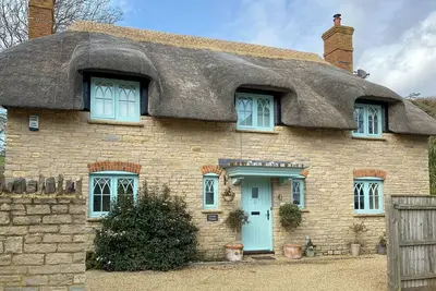 Image de 4 chambres à coucher à West Lulworth, near Wareham