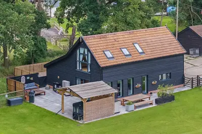 Image de A glorious, converted barn, newly refurbished in 2022/23 within a nature lovers paradise.
