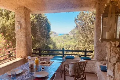 Image de Unique Villa with sea view terrace and private path to the beach