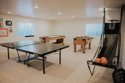 Image de Family Centered Basement | Game Room | Projector