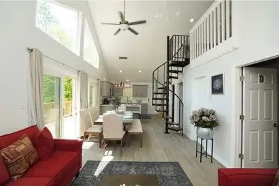 A gorgeous home, 5br|2bt, perfect for your family!
