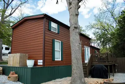 Image de Charming Cabin + Pond View + Hot Tub