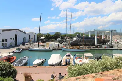 Image de Appartement avec vue port Ă 400m de la plage