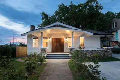 Image de 5 Bedroom Modern Farmhouse mins from Downtown