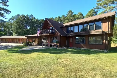 Image de Cedar Falls Motel right next to Petit Jean State Park!