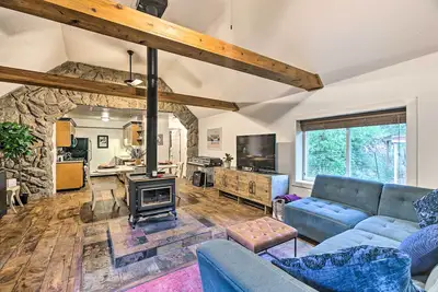 Image de Creekside Morrison Cabin ~ 9 Mi to Red Rocks Park!