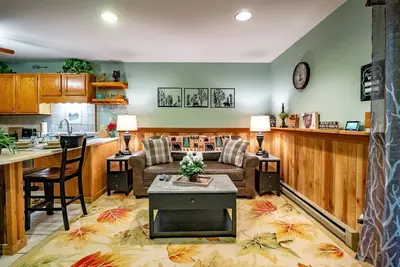 Image de Northwoods F2\n\nNorthwoods F2 - Walk-to-Slope, Remodeled 2025