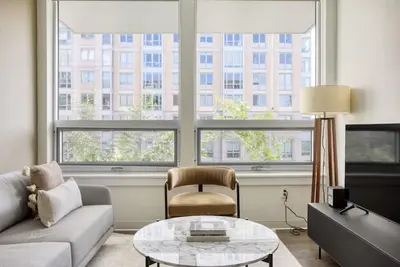 Image de East Cambridge 2br w/ Gym & W/D, near Lechmere T