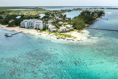 Image de Oceanfront right next to RumPoint, tranquility, pool, gym, tennis court and sunsets