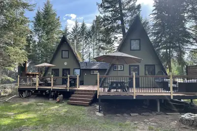Image de Lake Windermere Cabin |Close to Ski Hills and Hot Pools |Short walk to beach