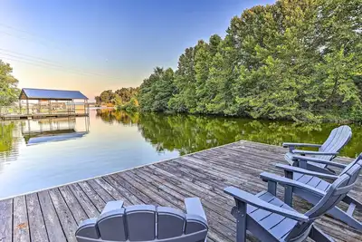 Image de Luxurious Waterfront Home on Pickwick Lake!