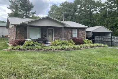 Image de “Red’s House” located in Oneida city limits