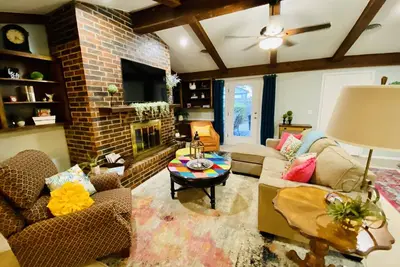 Image de Charming Oasis, close to I-40, perfect for families