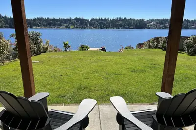 Image de Lake front, beautiful water views, independent studio
