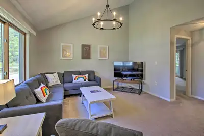 Image de Chic Resort Condo ~ 1 Mi to Attitash Mountain!