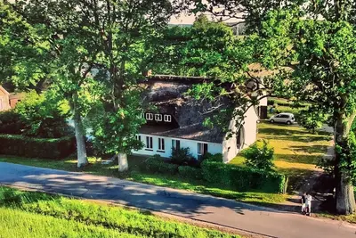 Image de Familienfreundliche Reetdachhaushälfte im Wendland