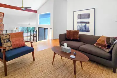 3bd Contemporary House + Studio Cottage--Open & Bright, A/C & Deck, Ev Charger