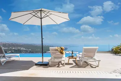 Image de Family Paradise: Luxury Villa, Pool, Jacuzzi, Stunning Adriatic Sea Views