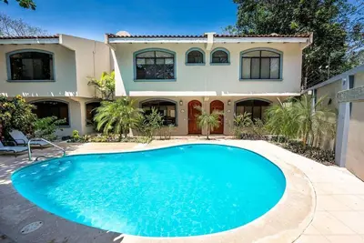 Image de Beach-Walkable Poolside Garden Villa