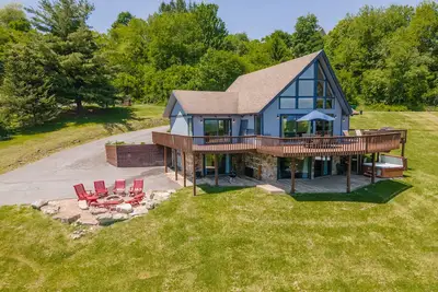 Image de Deep Creek Hideaway w/ Pool Table & Fire Pit