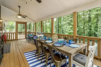 Image de Lake Cottage + Party Dock + Fire Pit + Game Room + Loft