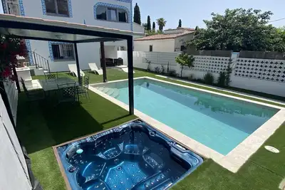Image de Appartement au sein d’une villa avec piscine et jacuzzi