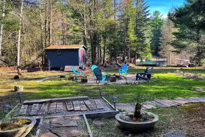 Image de Northern Escape to Muskoka - Waterfront Cottage in the trees - Casa Riverside