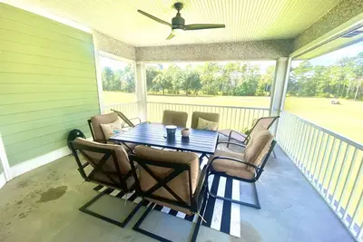 Image de Coastal Getaway-Lovely 2 Bedroom Condo with a Pool