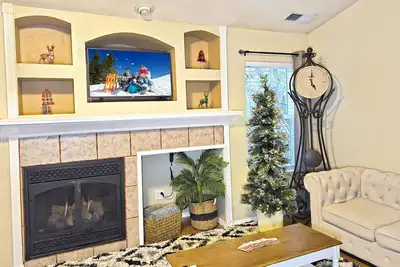 Image de Mountain Retreat w/Foosball/Game Table! Fireplace~Large Deck~Near Park~Dogs Ok!