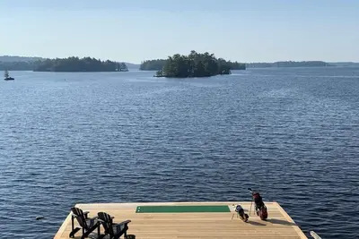 Image de Lake Muskoka New Build Cottage Long Island Dotted View