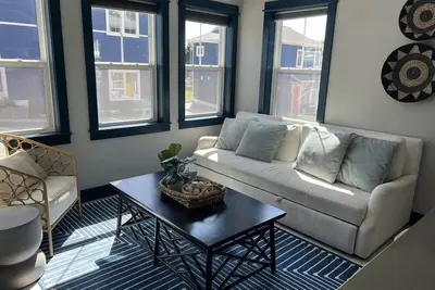 Image de Full Kitchen & Laundry in Large Condo- Very Clean!