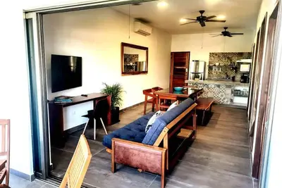 Image de Perfect Location Closeby Gym groceries restaurants & lush park 10min from beach