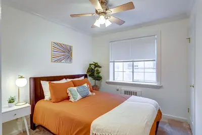 Image de MidMod 2bdrm with rooftop, walk to Rose Medical