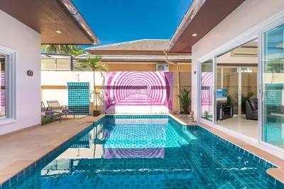 Image de Villa Piscine Privee-3ch-3sdb-6/7 P- Près des Plages-Restaurants-Commerces-Animé