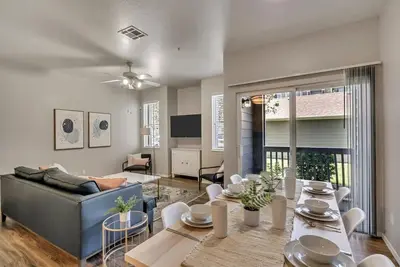 Image de Convenient 1st Floor 2br with Pool, Hot Tub, and Extra Bed, Near Hill Afb
