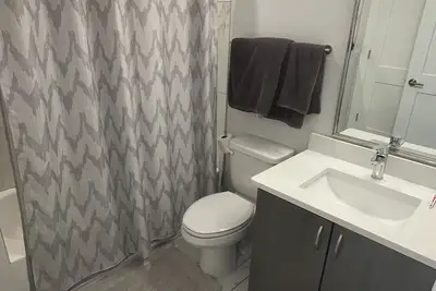 Image de Quiet Apartment - Great location. Walking Distance to Restaurants. 7 night min.