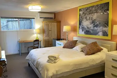 Image de Spacious 2bed/1bath private suite near U of O with ductless heat/Ac