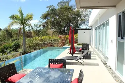 Image de Top Hill Ocean View Home, Vista Bella