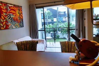 Image de Amplo, um por Andar, Três Sacadas, Varanda, Sala com 3 Ambientes, 150 m da Praia