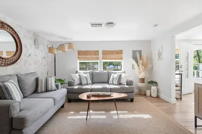 Image de Relax at The Bamboo Cottage - Walk to Dearborn St, minutes to local beaches!