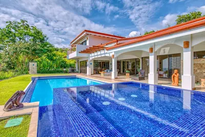 Image de Newly Listed & Stunning Luxury Villa with Impressive Ocean and Mountain Views