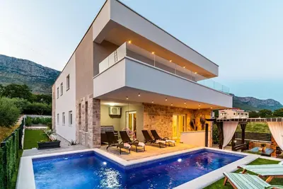 Image de Maison de vacances Kaštel Sućurac pour 1 - 15 personnes avec 7 chambres à coucher - Maison de vacanc