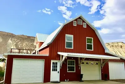 Image de Red Barn Guesthouse with Birdseye View of the Bookcliffs