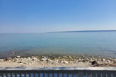 Image de Nine Mile Point Cottage on Lake Michigan