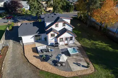 Image de Full House ➡️ Hut Tub