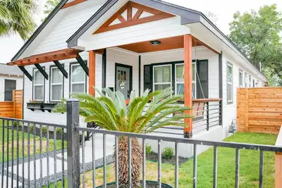 Image de Lamar Villa-3 bed 2. 5 bath with outdoor kitchen