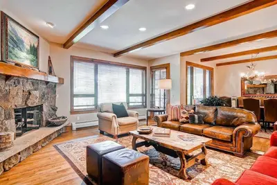 Image de Condo with Ski Access + Pool + Hot Tub + Kitchen