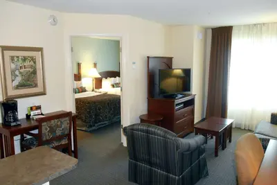 Image de Equipped Suite Near Savannah Airport |Pool Access