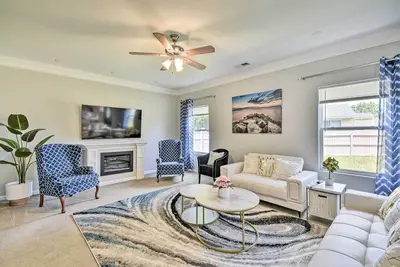 Spacious Norfolk Home w\/ Yard ~ 1 Mi to Beach